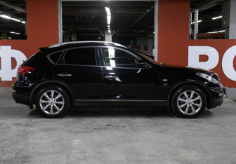 Подержанный автомобиль Infiniti QX50 2014 года (4 фото)