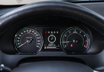 Подержанный автомобиль Jaguar XF Sedan 2014 года (30 фото)