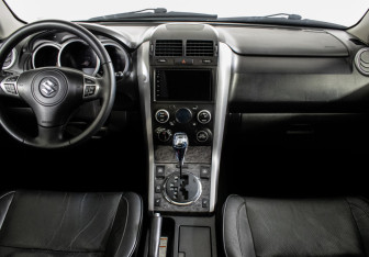 Подержанный автомобиль Suzuki Grand Vitara 2010 года (11 фото)