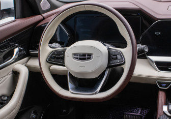 Подержанный автомобиль Geely Monjaro 2023 года (15 фото)