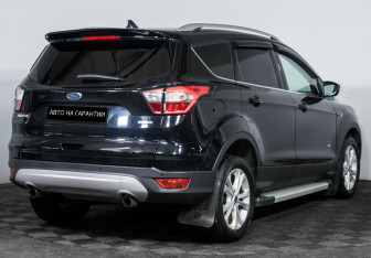 Подержанный автомобиль Ford Kuga 2018 года (5 фото)