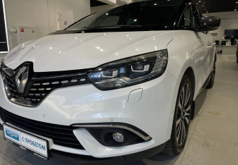 Подержанный автомобиль Renault Scenic 2018 года (9 фото)