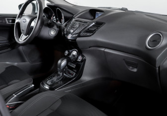 Подержанный автомобиль Ford Fiesta Sedan 2015 года (9 фото)
