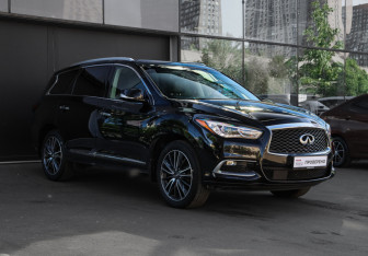 Подержанный автомобиль Infiniti QX60 2017 года (3 фото)