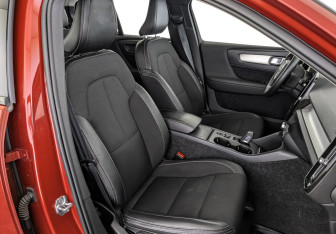 Подержанный автомобиль Volvo XC40 2019 года (23 фото)