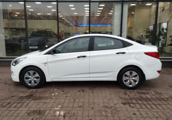 Подержанный автомобиль Hyundai Solaris Sedan 2014 года (5 фото)
