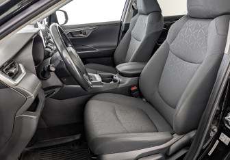Подержанный автомобиль Toyota RAV4 2021 года (20 фото)
