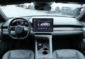 Подержанный автомобиль Zeekr 001 2023 года (12 фото)