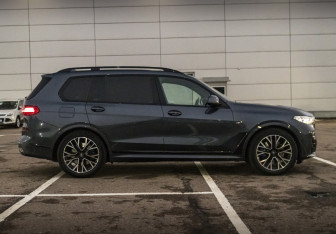 Подержанный автомобиль BMW X7 2020 года (4 фото)