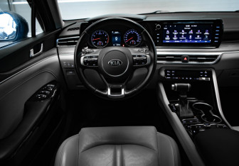 Подержанный автомобиль Kia K5 2021 года (9 фото)