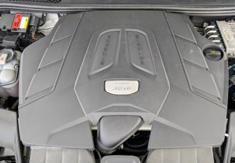 Подержанный автомобиль Porsche Cayenne 2019 года (9 фото)