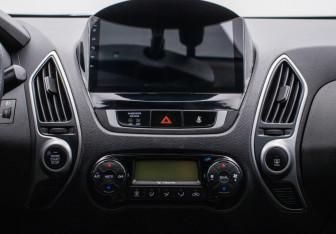 Подержанный автомобиль Hyundai ix35 2011 года (13 фото)