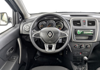 Подержанный автомобиль Renault Logan Sedan 2019 года (21 фото)