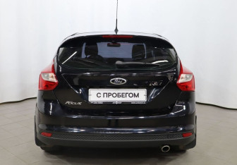 Подержанный автомобиль Ford Focus Hatchback 2013 года (5 фото)
