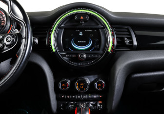 Подержанный автомобиль MINI Hatch 2017 года (13 фото)