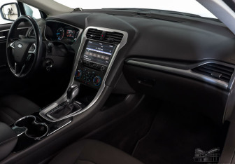 Подержанный автомобиль Ford Mondeo Sedan 2017 года (7 фото)