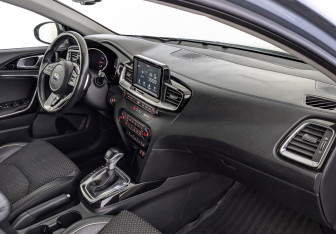 Подержанный автомобиль Kia Ceed Hatchback 2019 года (13 фото)