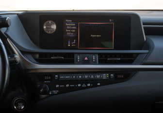 Подержанный автомобиль Lexus ES 2018 года (19 фото)