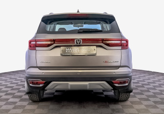 Подержанный автомобиль Changan CS35PLUS 2019 года (6 фото)