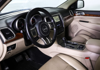 Подержанный автомобиль Jeep Grand Cherokee 2013 года (15 фото)
