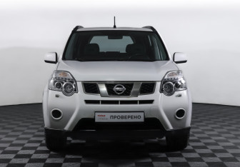 Подержанный автомобиль Nissan X-Trail 2013 года (2 фото)