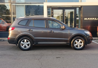 Подержанный автомобиль Hyundai Santa Fe 2010 года (4 фото)