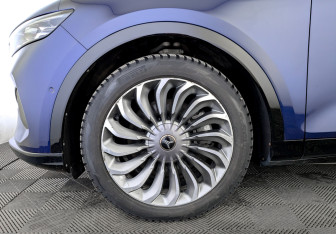 Подержанный автомобиль Voyah Free 2023 года (18 фото)