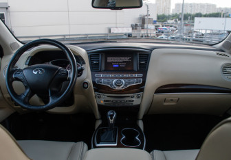 Подержанный автомобиль Infiniti QX60 2019 года (11 фото)