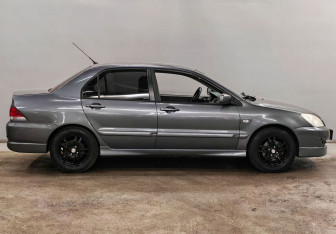 Подержанный автомобиль Mitsubishi Lancer Sedan 2006 года (4 фото)