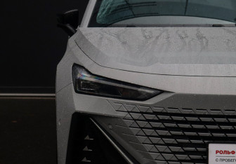 Подержанный автомобиль Changan UNI-V 2023 года (24 фото)