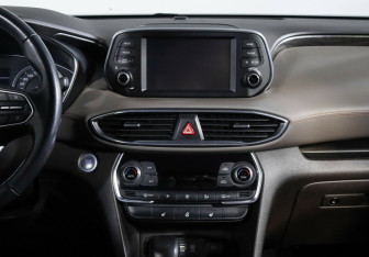 Подержанный автомобиль Hyundai Santa Fe 2018 года (11 фото)