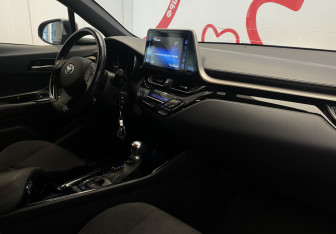 Подержанный автомобиль Toyota C-HR 2019 года (7 фото)