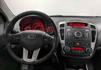 Подержанный автомобиль Kia Ceed Wagon 2011 года (21 фото)