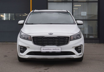 Подержанный автомобиль Kia Carnival 2018 года (2 фото)