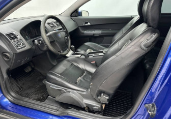 Подержанный автомобиль Volvo C30 2007 года (9 фото)