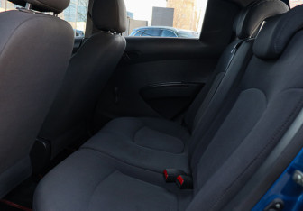 Подержанный автомобиль Chevrolet Spark 2011 года (8 фото)