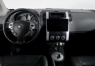 Подержанный автомобиль Nissan X-Trail 2008 года (12 фото)