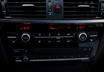 Подержанный автомобиль BMW X4 2015 года (16 фото)