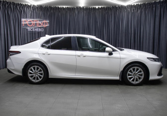 Подержанный автомобиль Toyota Camry Sedan 2022 года (4 фото)