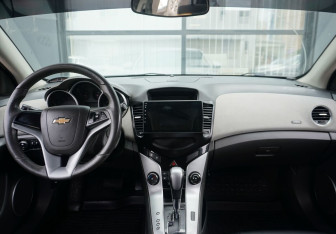 Подержанный автомобиль Chevrolet Cruze Sedan 2010 года (11 фото)