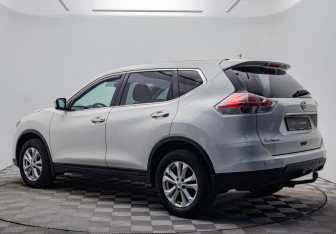Подержанный автомобиль Nissan X-Trail 2017 года (3 фото)