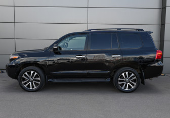 Подержанный автомобиль Toyota Land Cruiser Suv 2013 года (7 фото)