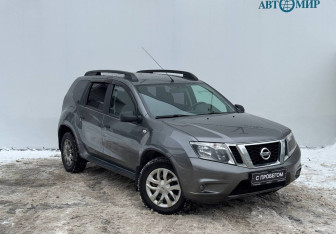 Подержанный автомобиль Nissan Terrano 2014 года (3 фото)