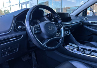 Подержанный автомобиль Hyundai Sonata 2019 года (13 фото)