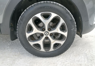 Подержанный автомобиль Renault Kaptur 2017 года (17 фото)