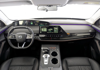 Подержанный автомобиль Changan UNI-K 2023 года (14 фото)