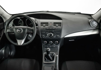 Подержанный автомобиль Mazda 3 Hatchback 2012 года (8 фото)