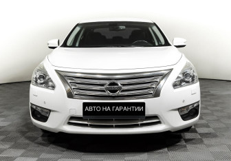 Подержанный автомобиль Nissan Teana 2015 года (2 фото)