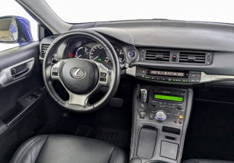 Подержанный автомобиль Lexus CT 2013 года (28 фото)