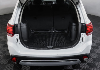 Подержанный автомобиль Mitsubishi Outlander 2019 года (10 фото)